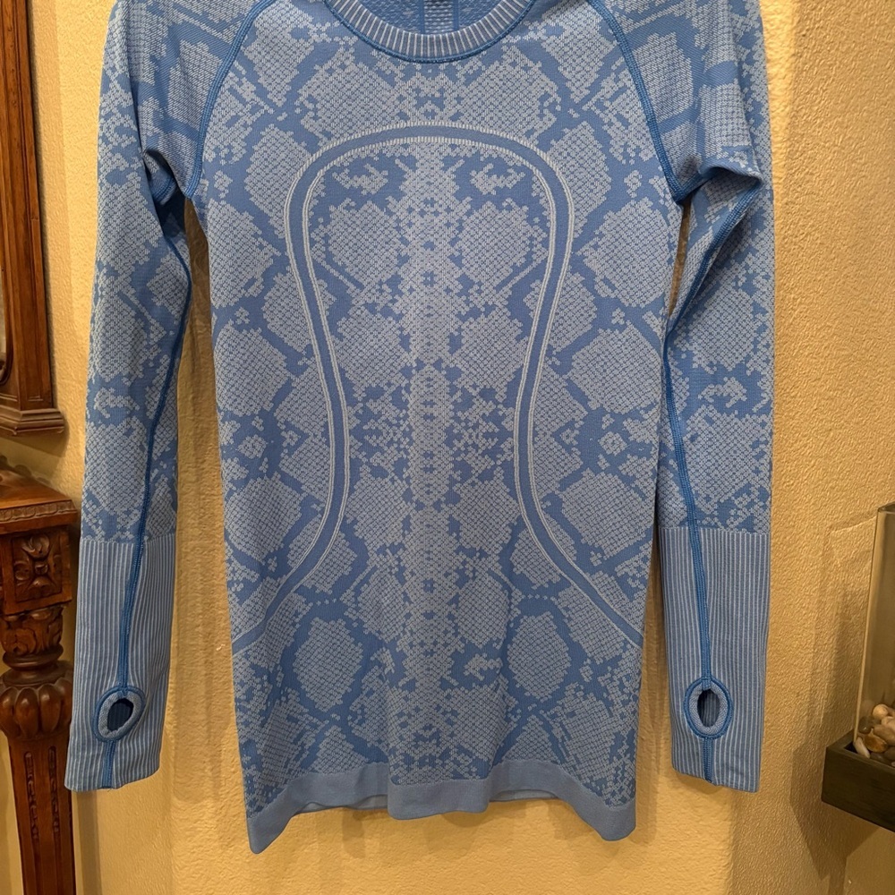 LULULEMON Women Blue Snakeskin Swiftly Tech Long Sleeve Athletic Top Size 6 - Picture 3 of 6